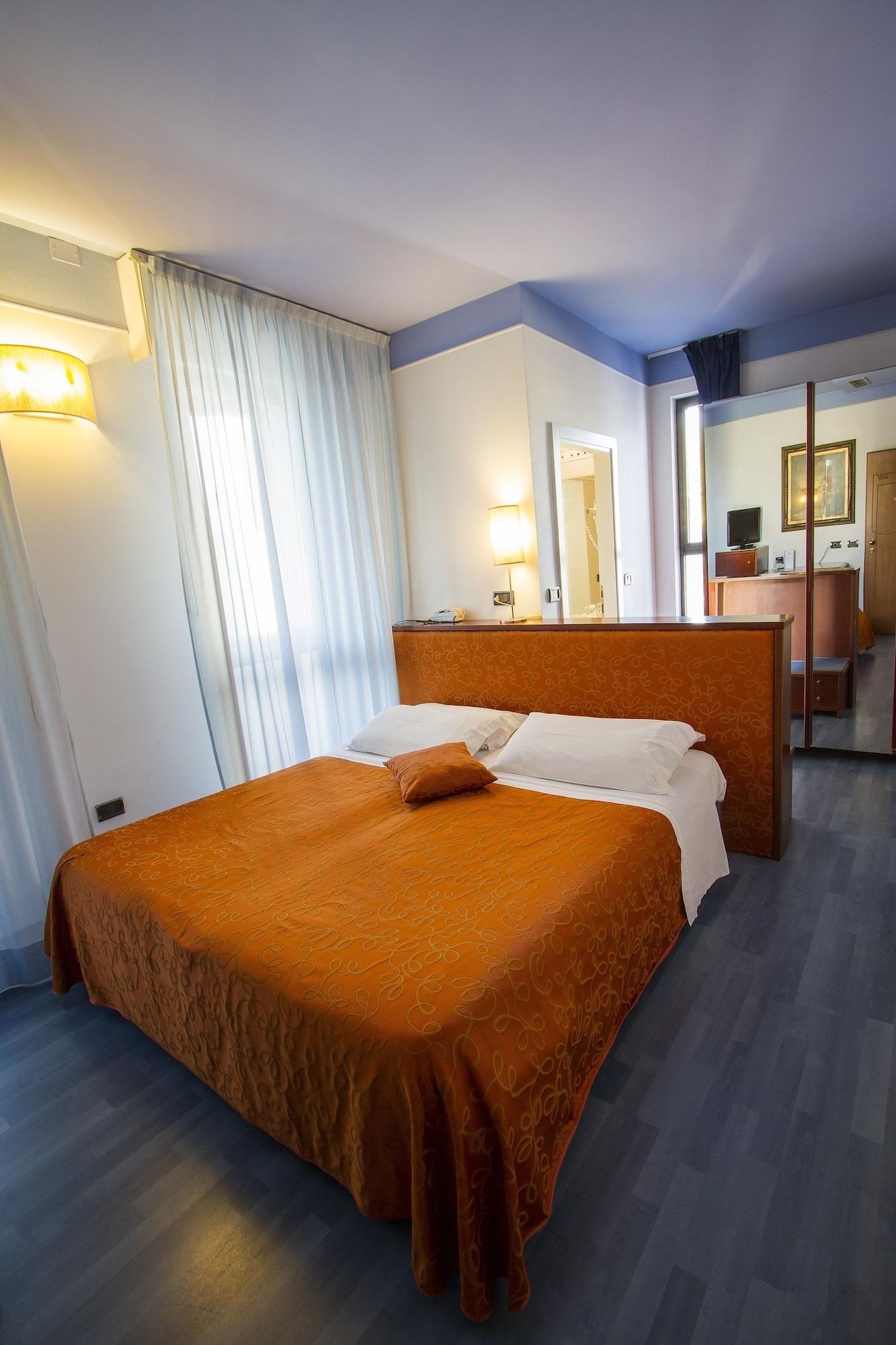 Hotel Sirena - B&B Чезенатико Экстерьер фото