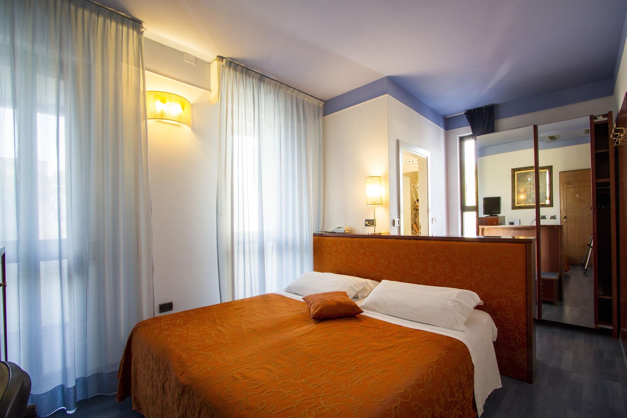 Hotel Sirena - B&B Чезенатико Экстерьер фото
