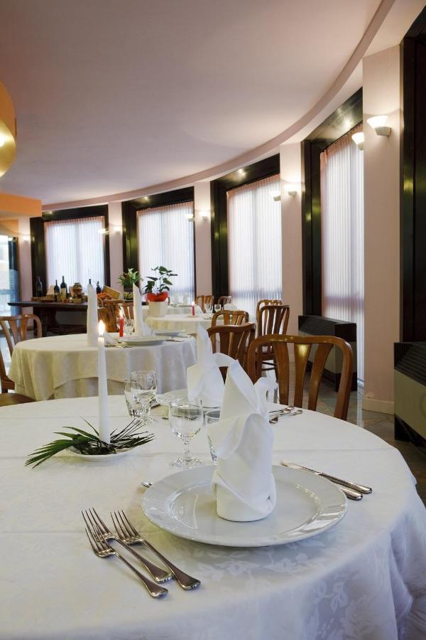 Hotel Sirena - B&B Чезенатико Экстерьер фото