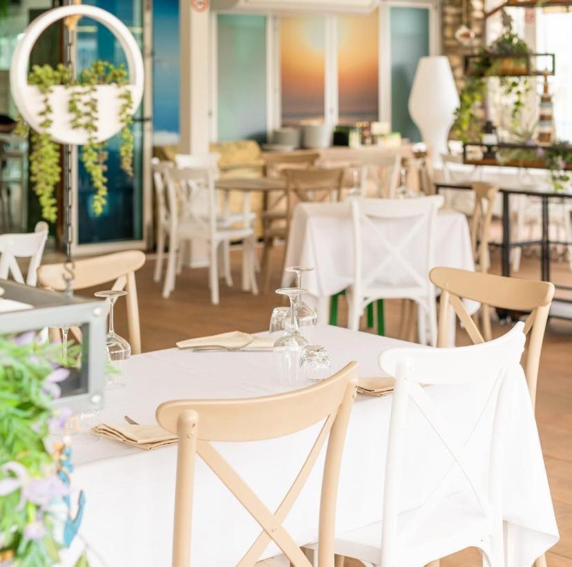 Hotel Sirena - B&B Чезенатико Экстерьер фото