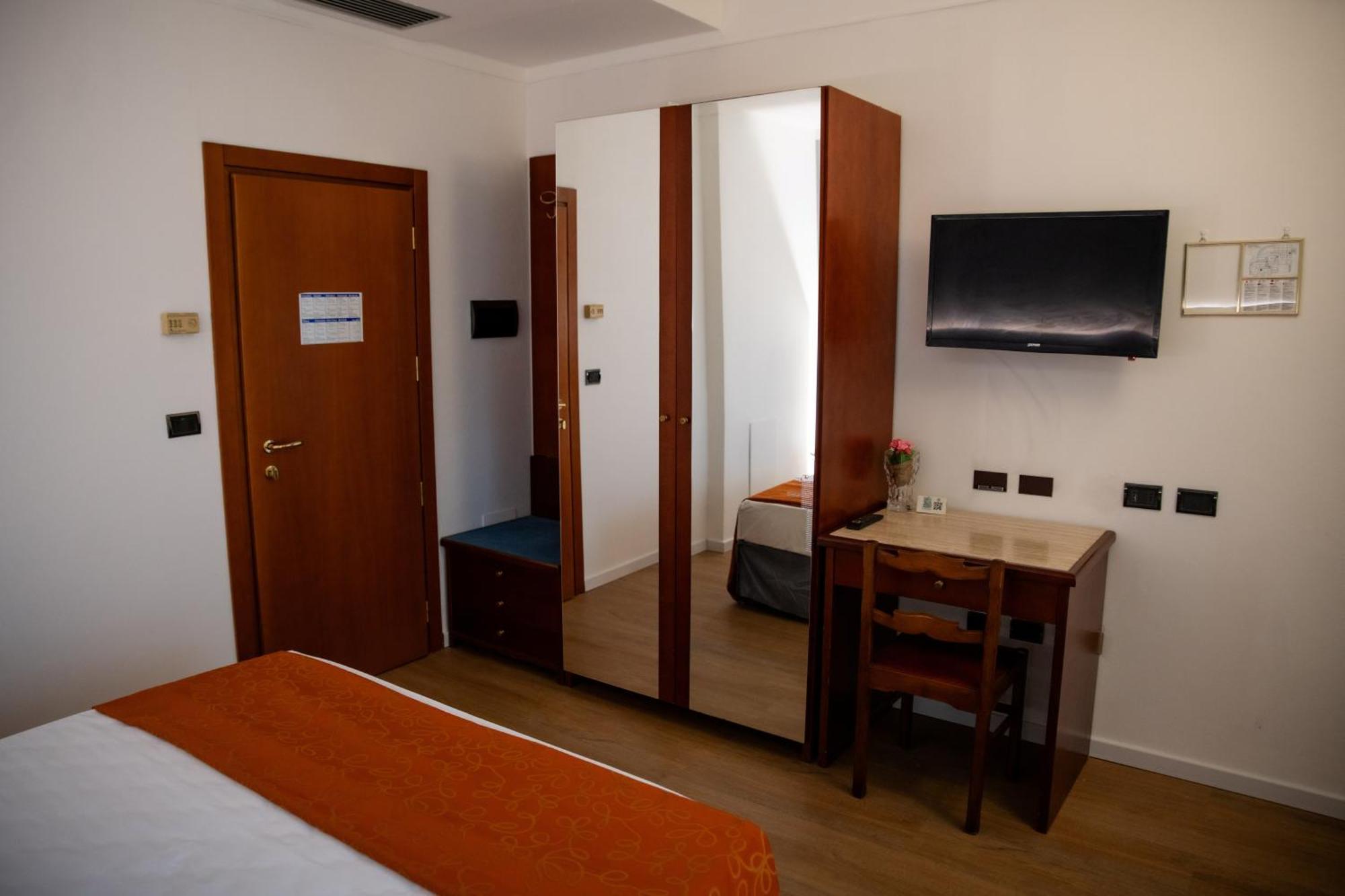 Hotel Sirena - B&B Чезенатико Экстерьер фото