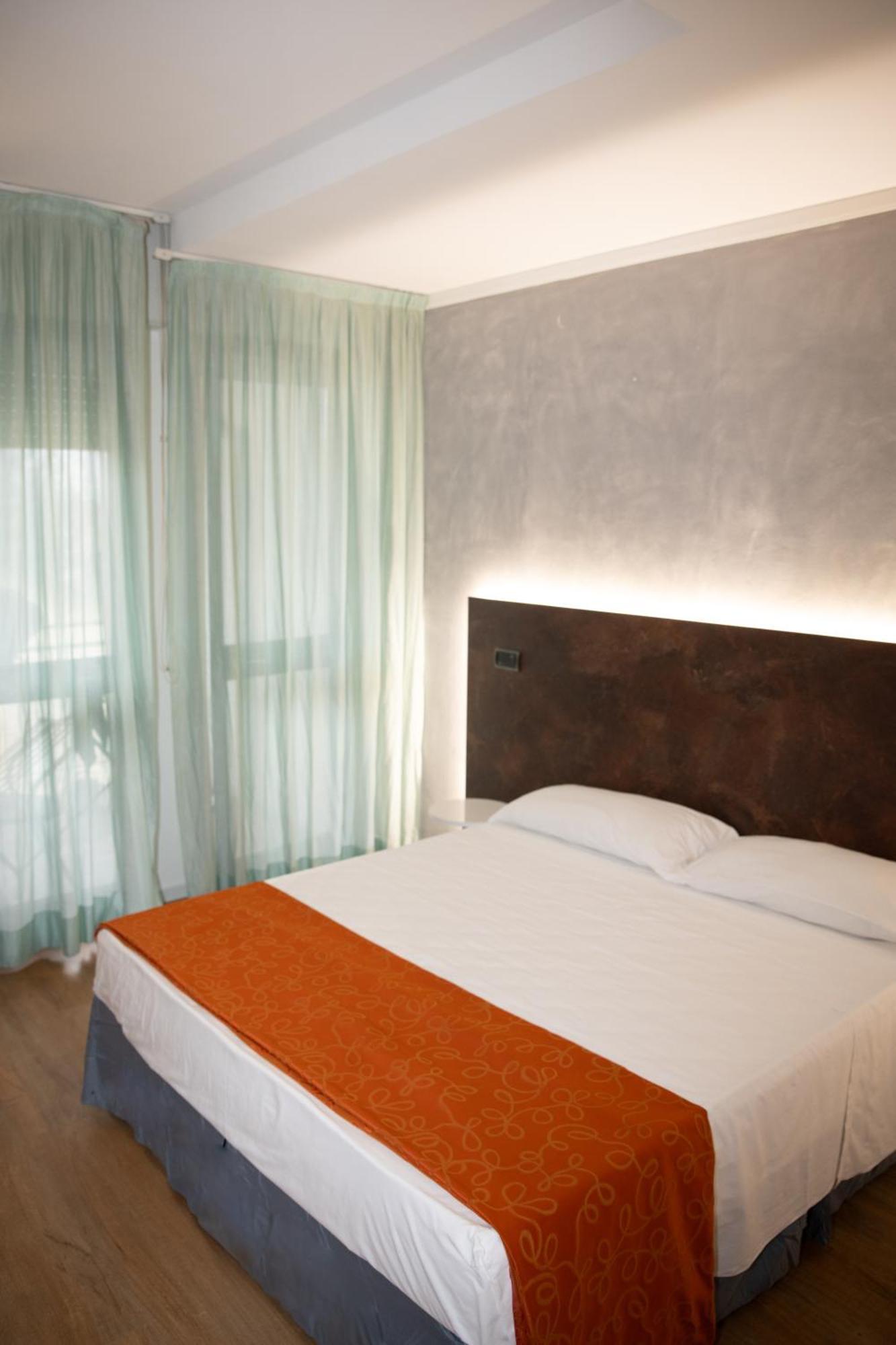 Hotel Sirena - B&B Чезенатико Экстерьер фото