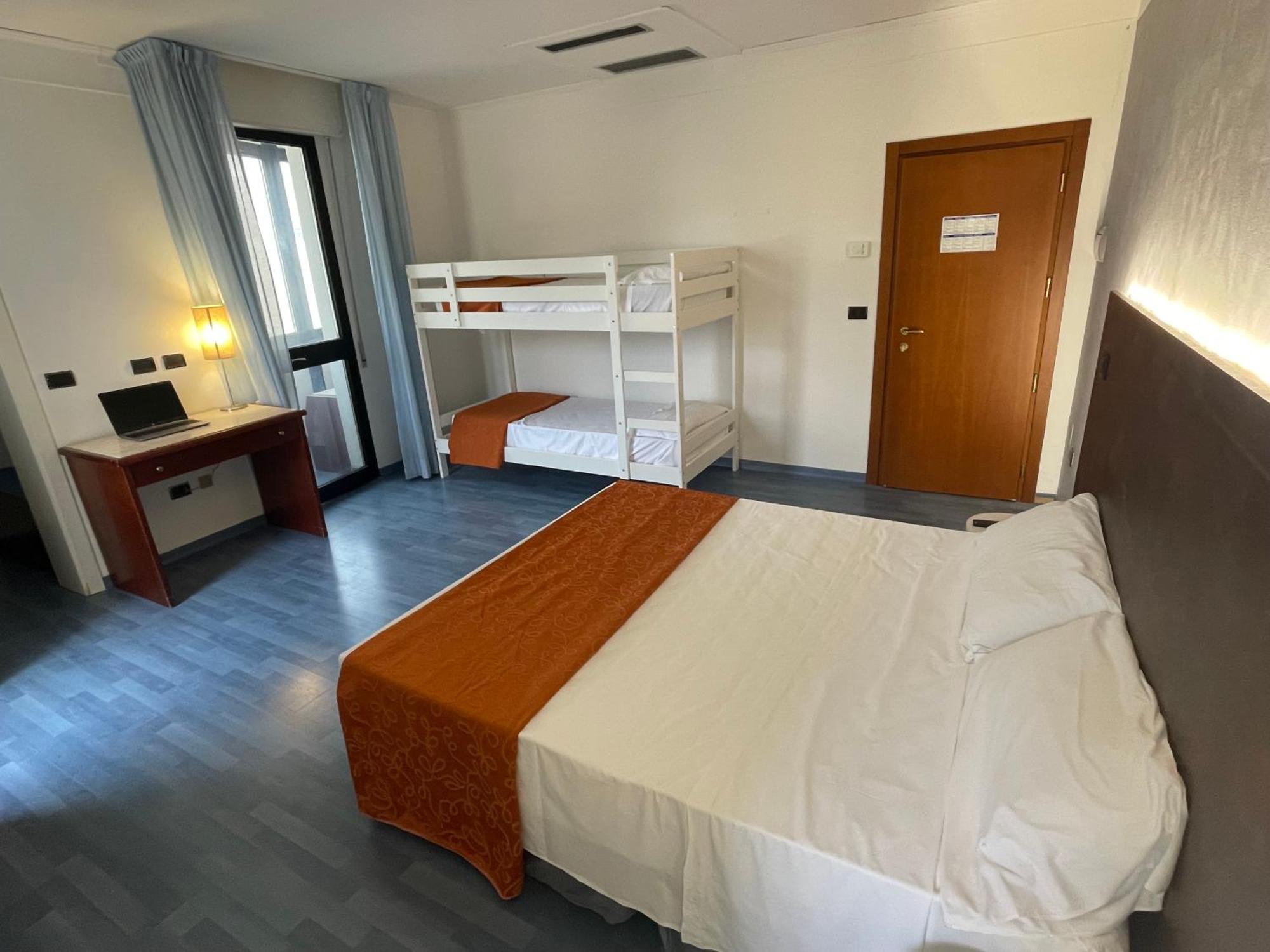 Hotel Sirena - B&B Чезенатико Экстерьер фото