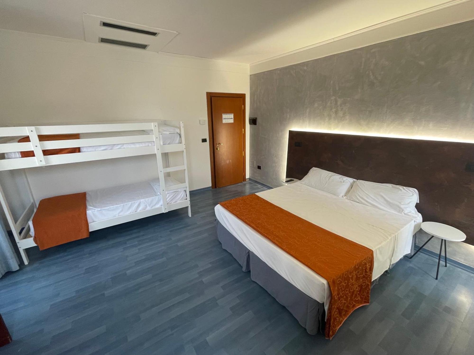 Hotel Sirena - B&B Чезенатико Экстерьер фото