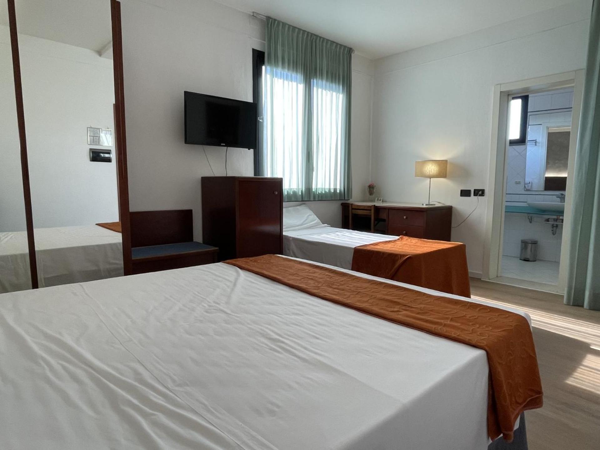 Hotel Sirena - B&B Чезенатико Экстерьер фото