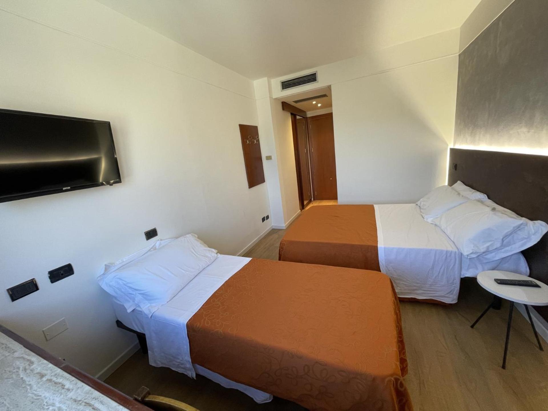 Hotel Sirena - B&B Чезенатико Экстерьер фото